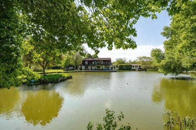 4 bed property, in Marsh, £1,200,000