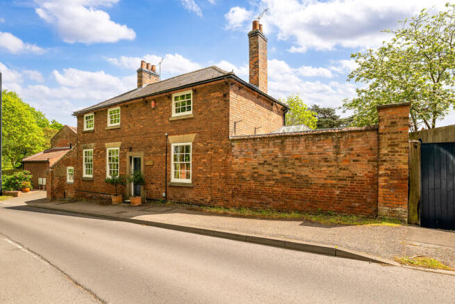 4 bed property, in The Burgage, £795,000