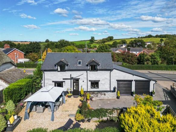 3 bed property, in Copplestone, £499,000