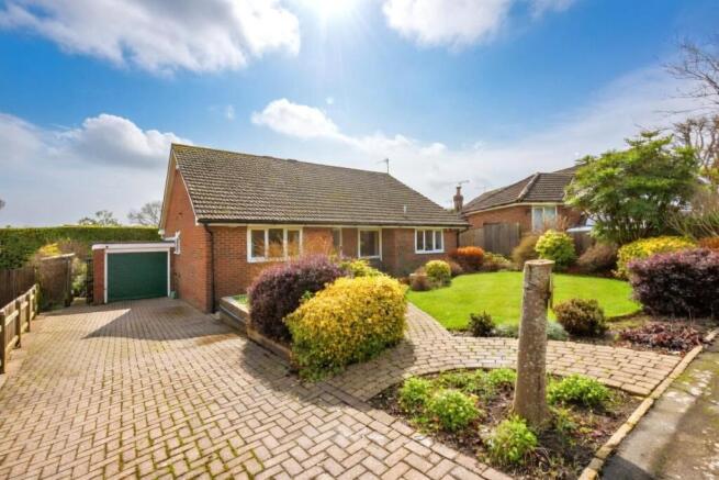 4 bed property, in Fairview Lane, £625,000