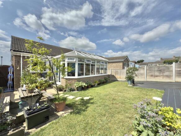 3 bed property, in Moorside Close, £280,000