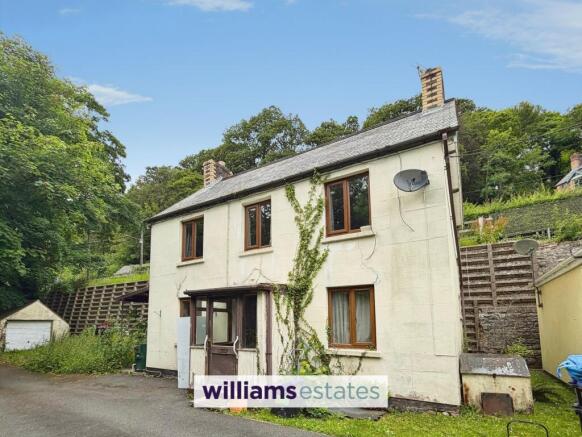 3 bed property, in Pwllglas, £220,000