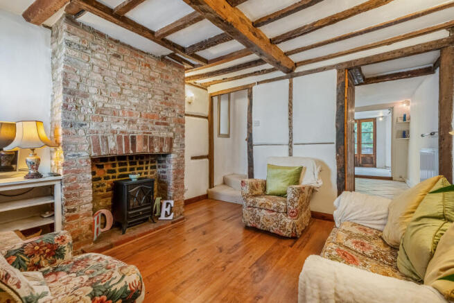 2 bed property, in Lenten Street, £200,000