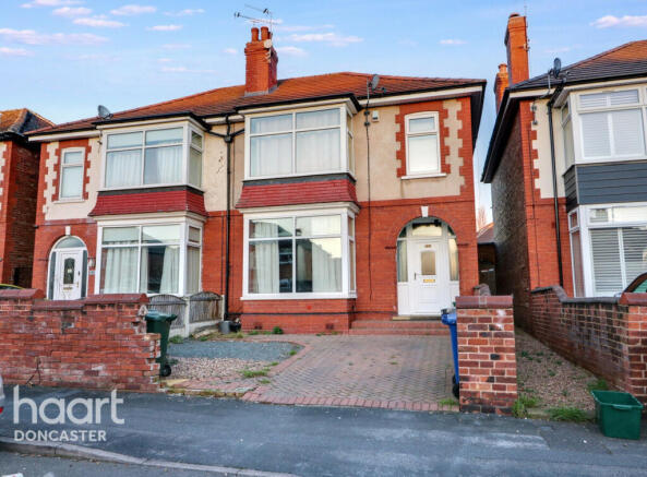3 bed property, in Balmoral Road, £200,000
