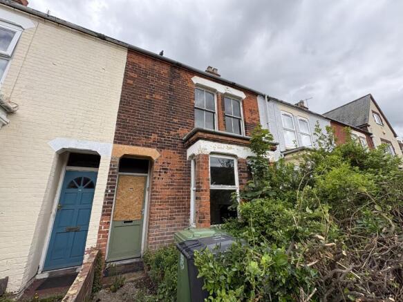 3 bed property, in 97 Churchill Road, £70,000