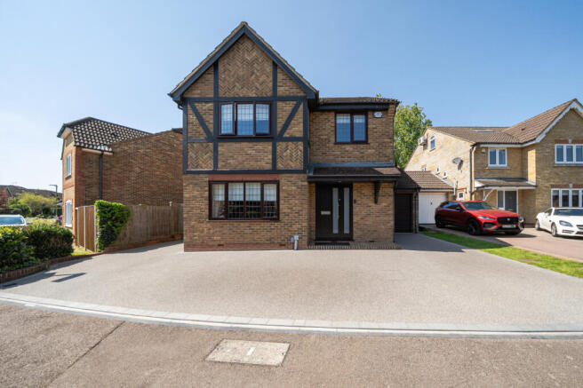 4 bed property, in Forge End, £950,000