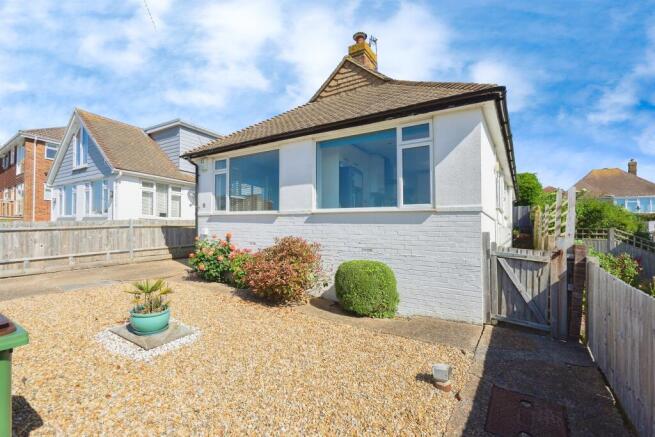3 bed property, in Nutley Avenue, £500,000