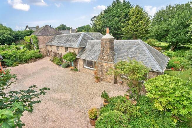 4 bed property, in Berry Pomeroy, £800,000