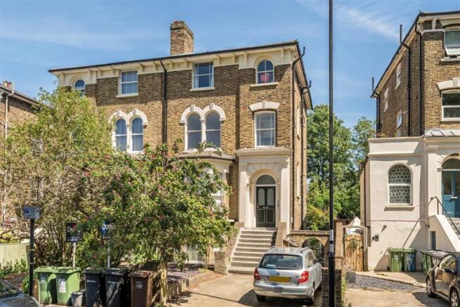 2 bed property, in Manor Park, £375,000