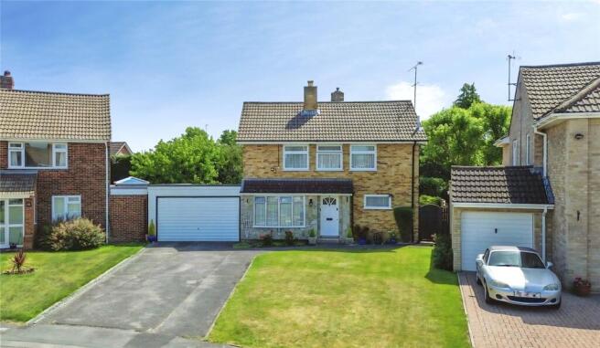 4 bed property, in Kennedy Gardens, £750,000