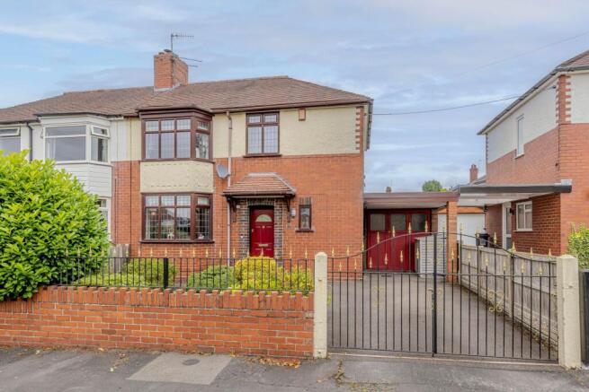 3 bed property, in Oakdene Close, £229,950