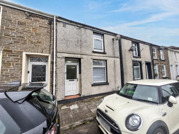 2 bed property, in Cemetery Road, £132,500