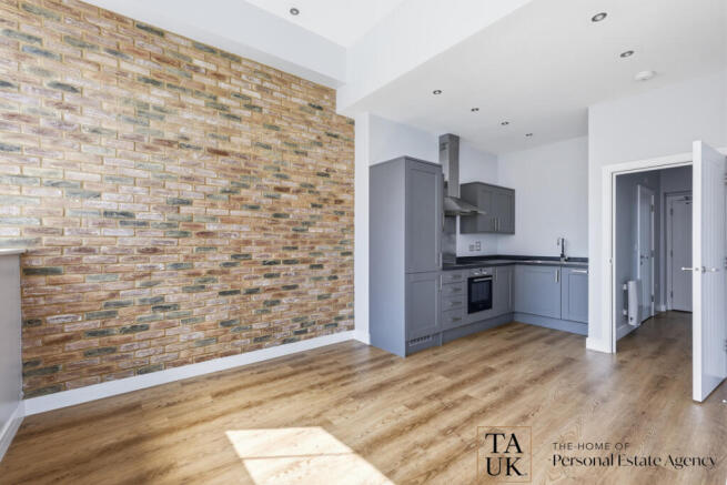 2 bed property, in Whitewell Road, £160,000