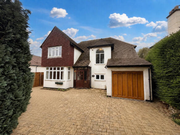 4 bed property, in Chipstead Way, £825,000