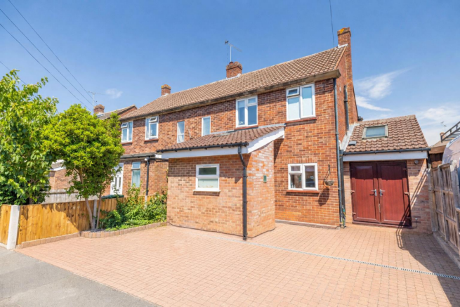 3 bed property, in Peel Close, £550,000