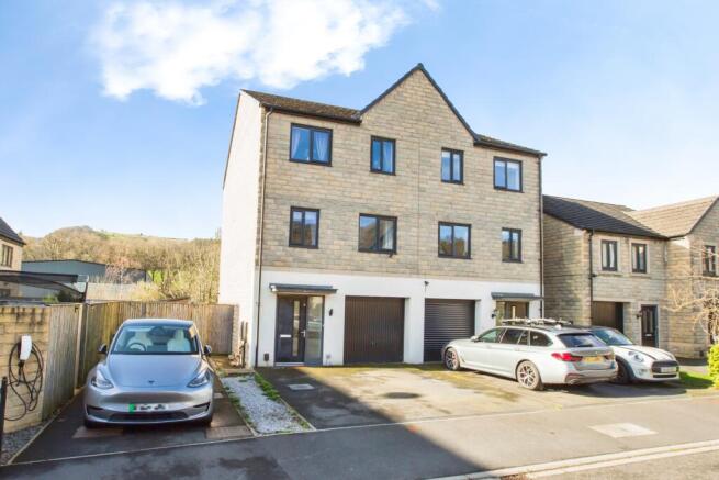 4 bed property, in Beck Road, £350,000