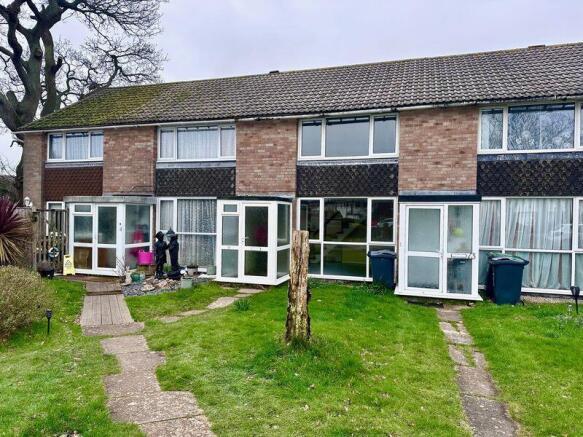 2 bed property, in Richmond Drive, £230,000