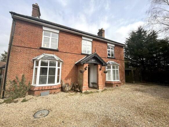 2 bed property, in Reepham Road, £100,000