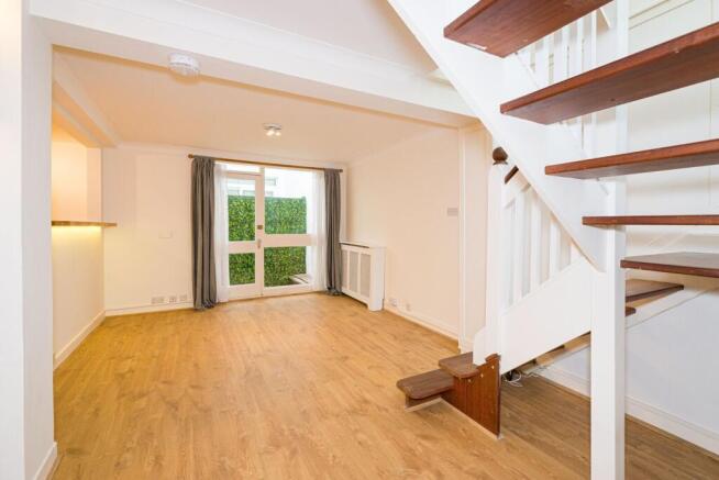 5 bed property, in Aylesford St, £1,100,000