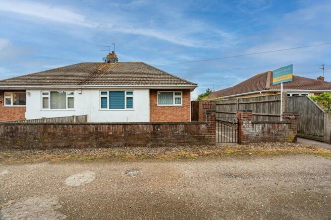 2 bed property, in Green Lane, £210,000