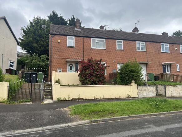 3 bed property, in Monkswood Hill, £160,000