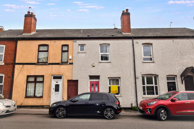 3 bed property, in Hollyhedge Lane, £75,000