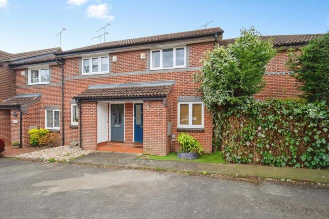 2 bed property, in Mary Mead, £367,500