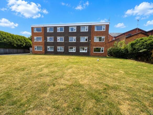 2 bed property, in Louise Court, £76,500