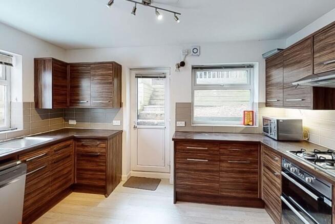 5 bed property, in Birdham Road, £440,000
