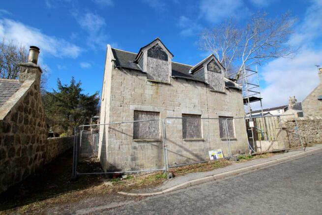 3 bed property, in 3 Huntly Road, £100,000