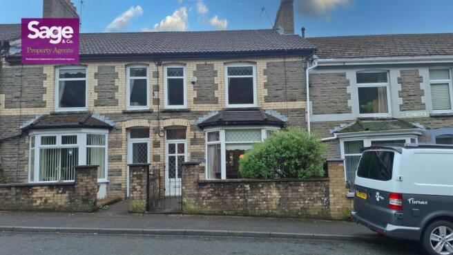 3 bed property, in Cwmfelinfach, £150,000