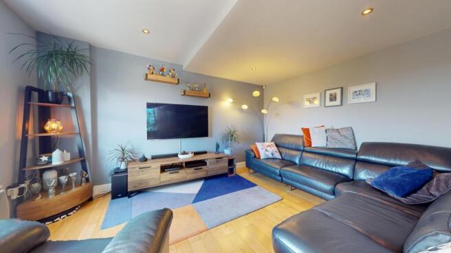 2 bed property, in Horsley Hill Road, £194,995