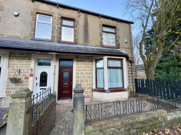 3 bed property, in Clevelands Road, £80,000