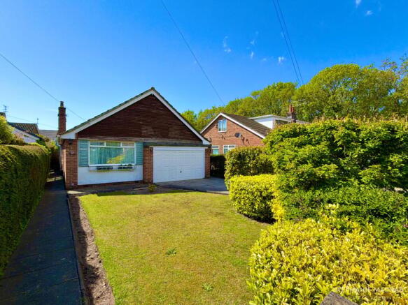 3 bed property, in Argarmeols Road, £440,000