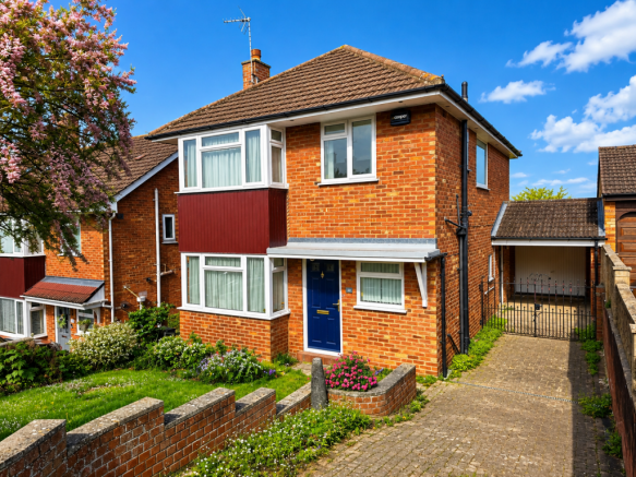 3 bed property, in Forest View Road, £375,000