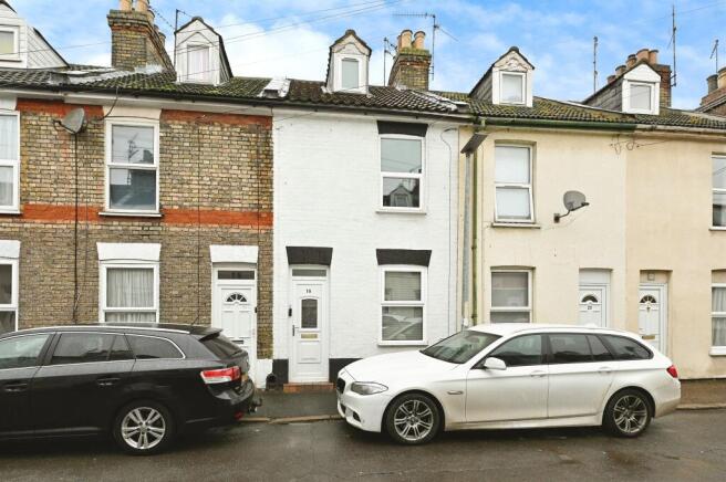 2 bed property, in Birchwood Street, £145,000