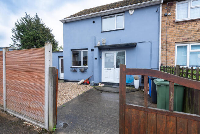 2 bed property, in Raithby Grove, £83,000