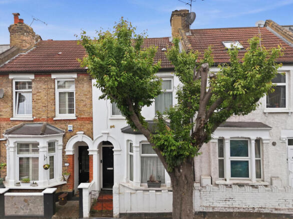 2 bed property, in Carlton Road, £650,000