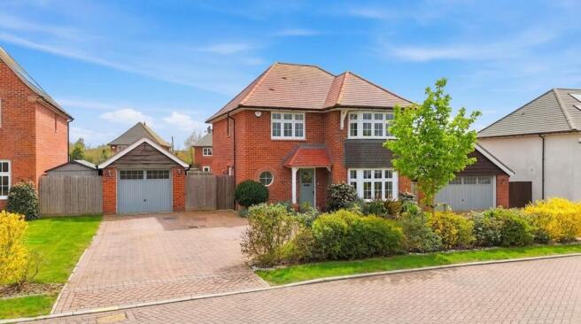 3 bed property, in Laurel Drive, £750,000