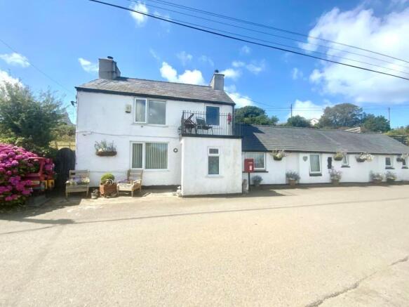 4 bed property, in Penrhenc, £260,000