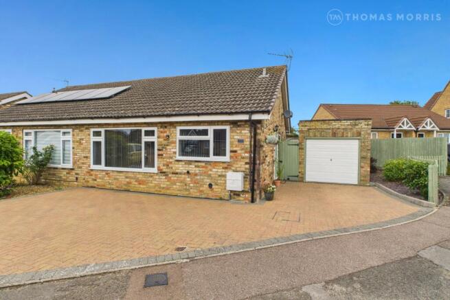 2 bed property, in Hermitage Road, £270,000