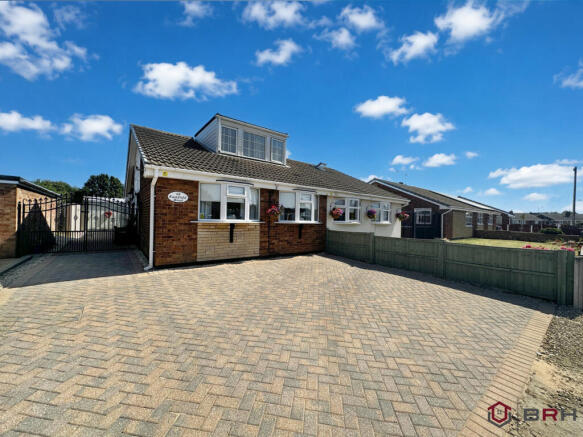 2 bed property, in Eastfield Road, £230,000