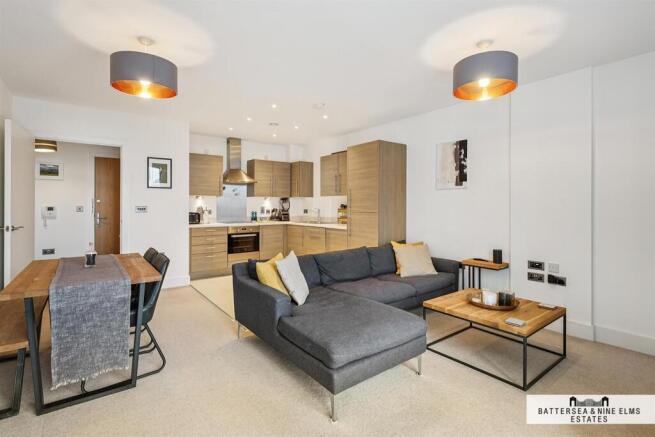 1 bed property, in St. Josephs Street, £500,000