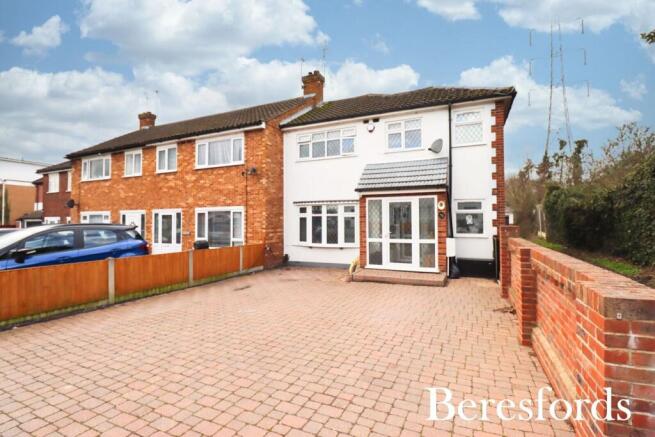 3 bed property, in Front Lane, £500,000