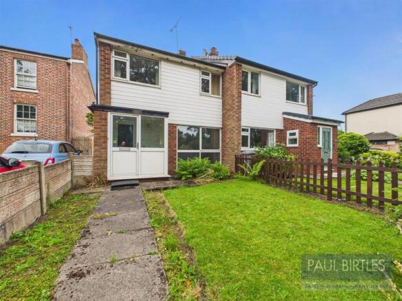 3 bed property, in Moorside Road, £290,000