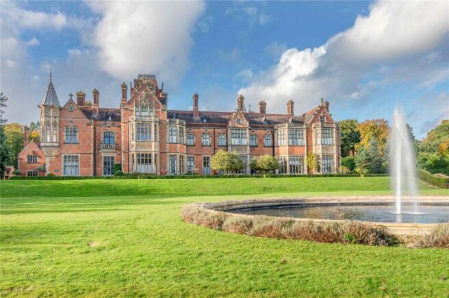3 bed property, in Wyfold Court, £1,750,000