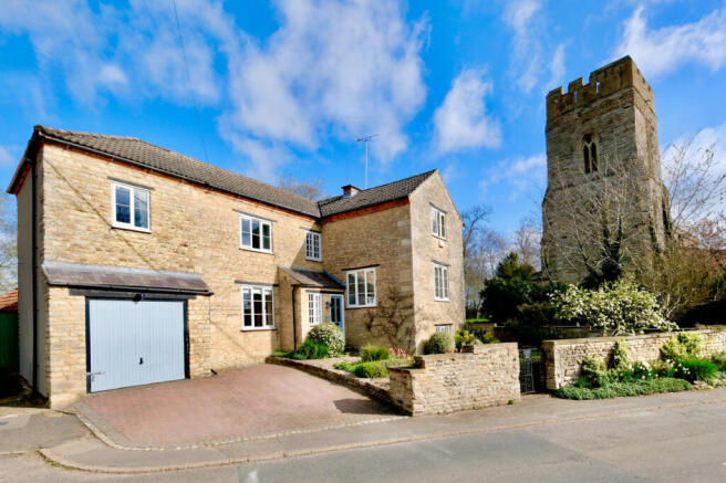 4 bed property, in Cranford Road, £800,000