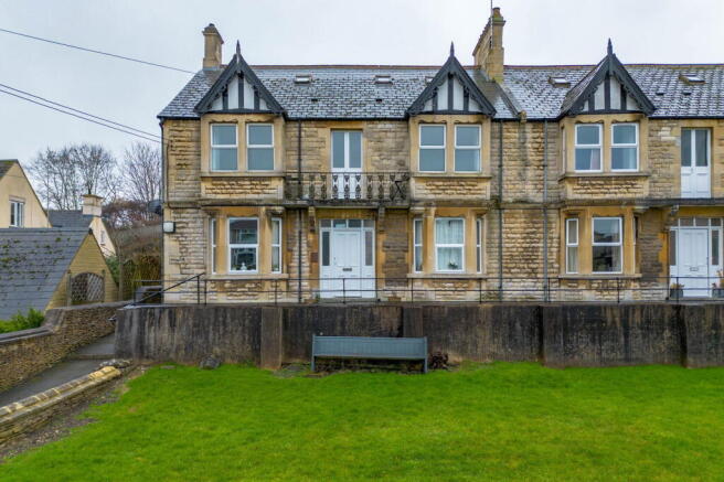 2 bed property, in Stokes Road, £170,000