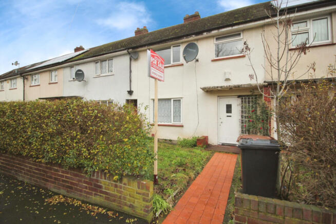 3 bed property, in Arundel Close, £525,000