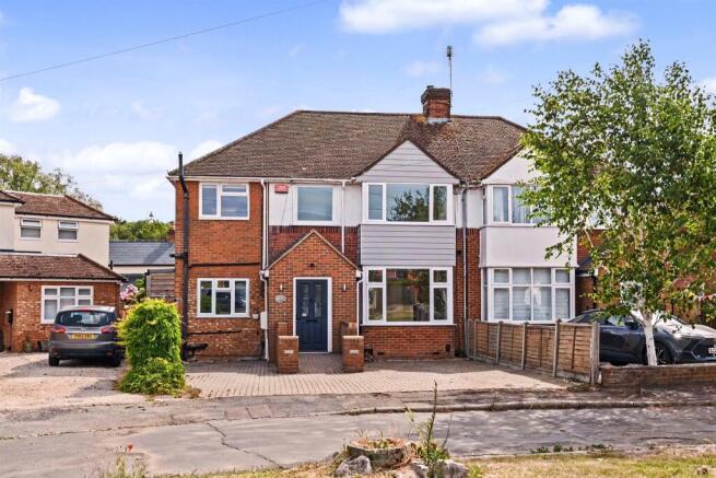 4 bed property, in Stanhope Close, £650,000